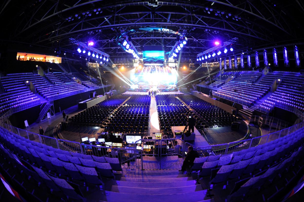 Jubilaeum im Zimný štadión Ondreja Nepelu in Bratislava mit 4.000 Gästen aus 7 Laendern