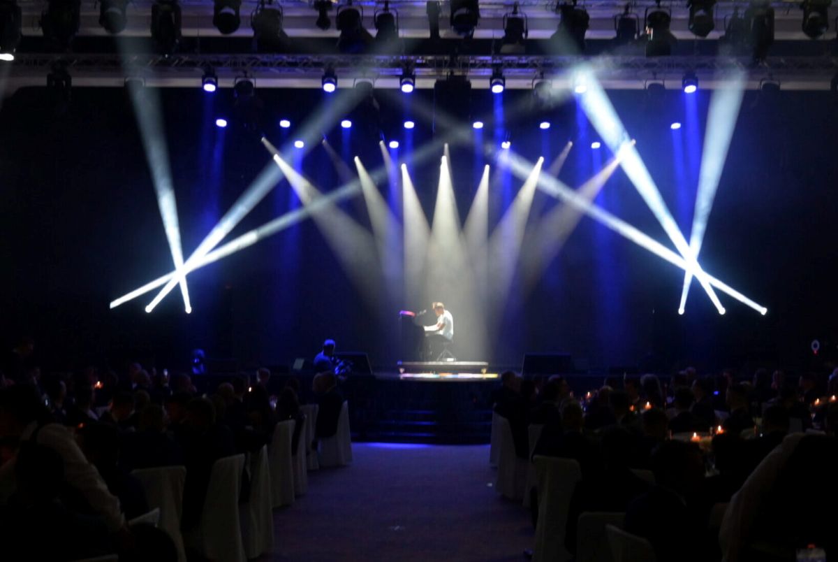 Opening Act der Gala mit 1.000 Gaesten am Flughafen Düsseldorf